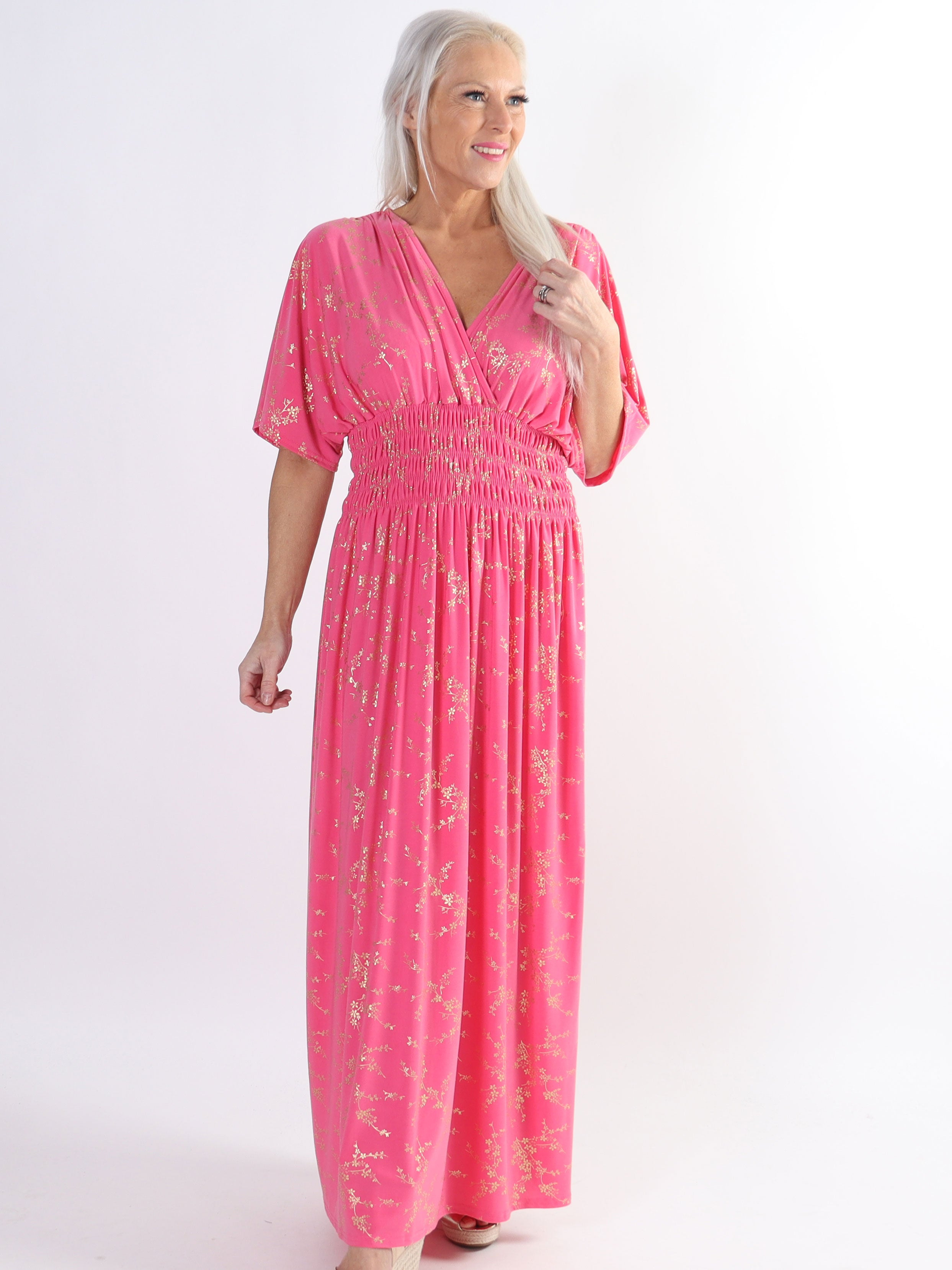 Pams Gold - Ensfarvet plus size kjole med gulddetaljer